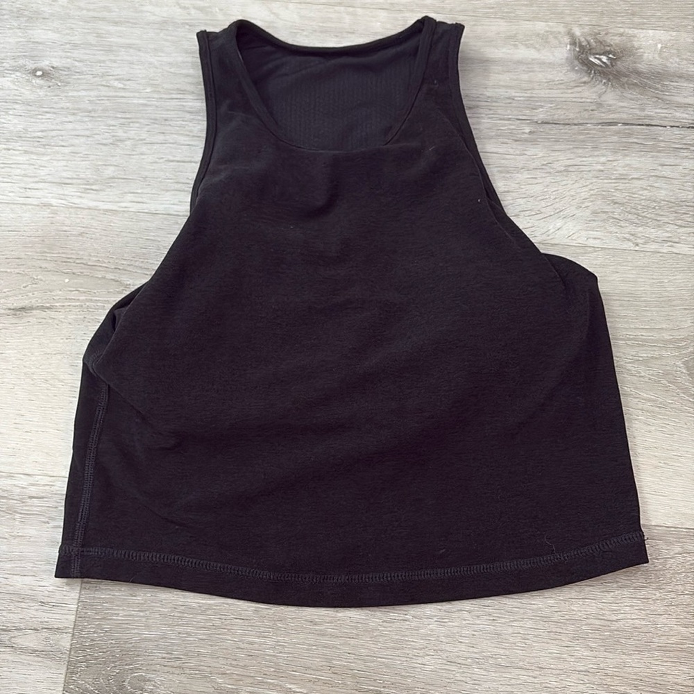 Heathered black Vuori Pylo elevation tank